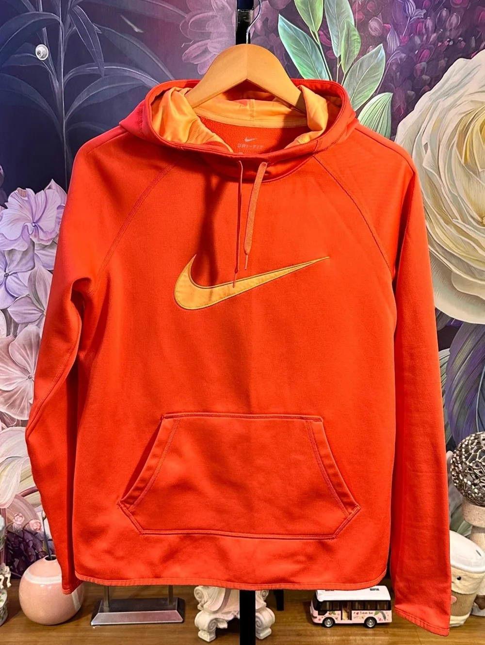 Nike Medium Hoodie Dri-FIT Orange Pullover Sweatshirt Kangaroo Pocket